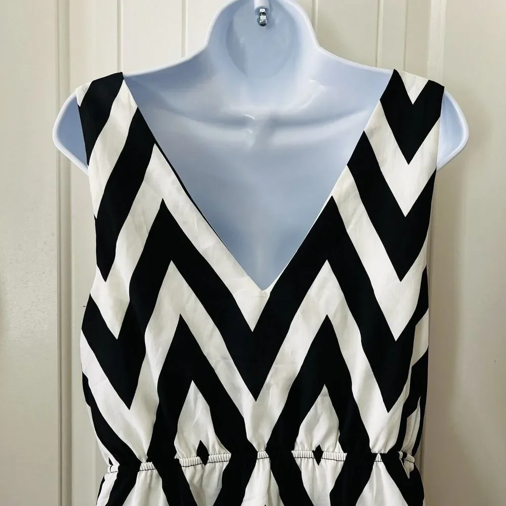 Everly Chevron Sleeveless Elastic Waist Black White Dress Large Lined Pockets - Picture 8 of 13